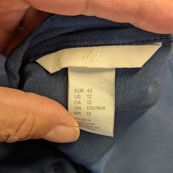 Women's H & M Button Down Shirt - Picture 3 of 3